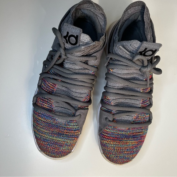 Men’s size 9 The KD 10 features a Zoned Flyknit upper sneaker - Picture 4 of 6